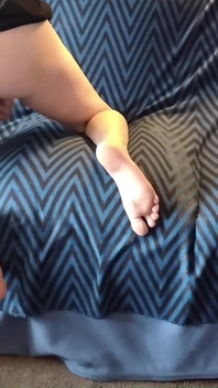 Spielzeug mit meiner muschi mit meinem lila dildo (260510f)