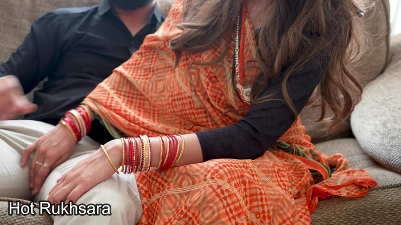 hot_rukhsara: Istri yang lagi selingkuh menceritakan kisah seks sama pria lain...