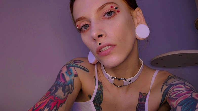 TattoedGirl666: 예쁜 얼굴을 보여주는 아름다운 색녀