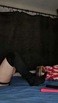 Paroháčský pár hledá chlapa s pěkným ptákem, aby ošukal tuto sexy manželku