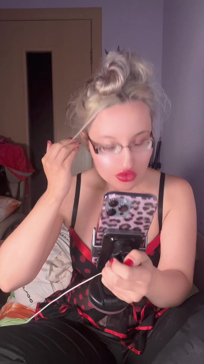 FinDom Goaldigger: 罗尼可悲的鸡巴评级