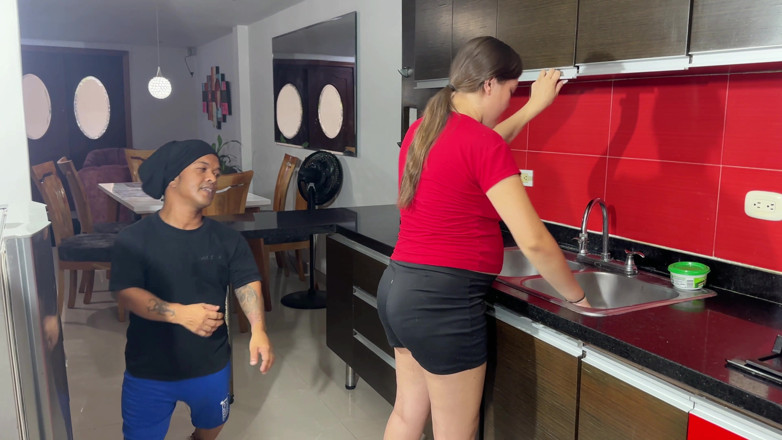 Julianaburning: Saya Melihat Bahwa Kakak Tiri Hamil Seksi Saya Ada Di...