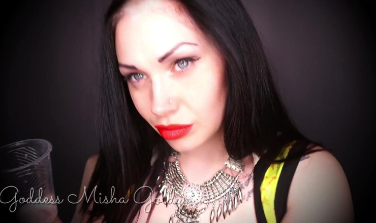 Goddess Misha Goldy: Nakrmím tě svou bohyní plivá - pokud mě budete dobře prosit -...