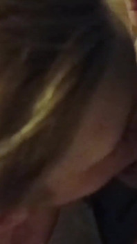 Hemmagjord amatör MILF avsugning och deep throat sammanställning med cumshot