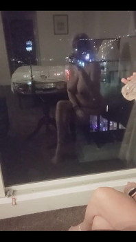 Penceredeki yansımamla biraz arty olmaya çalışmak işe yaradı