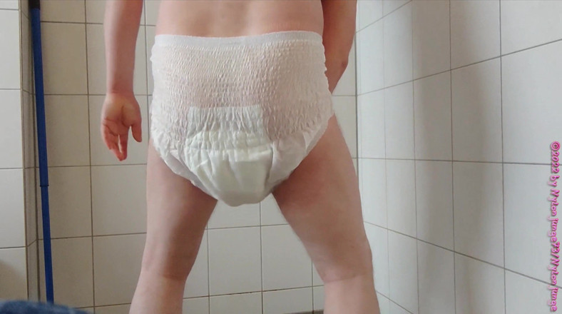 Carmen_Nylonjunge: Test d’incontinence en nylonjunge 1