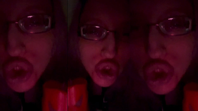 FinDom Goaldigger: Maminsynek nie chodzi do toalety. Maminsynek sikanie w majtki.