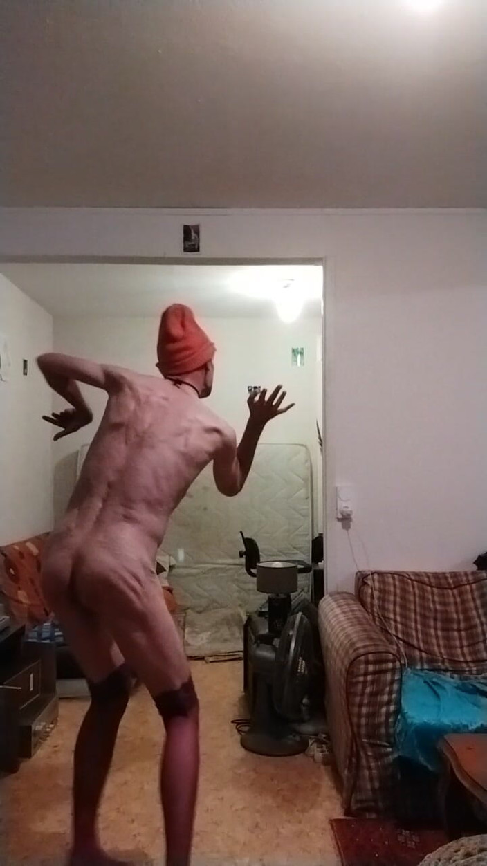 Loleauve: 모두 오렌지 비니 쓰고 나체!