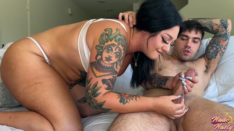 Nasty sluts studios: Roxanne Roselle este o zeiță cu forme