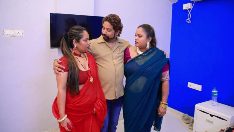 UncutPlus: Two Girls Bet a Banana on the Carrom Game