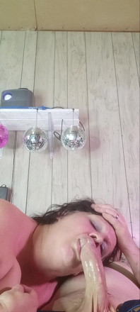 Bu fahişeyle işi bittiğinde onu flora itiyor