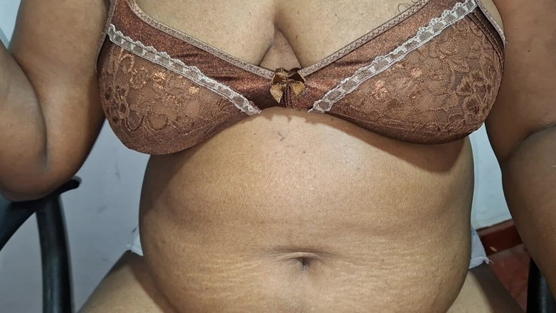 Teena New: Heiße indische bhabhi lud dich ein, mit ihr zu spielen