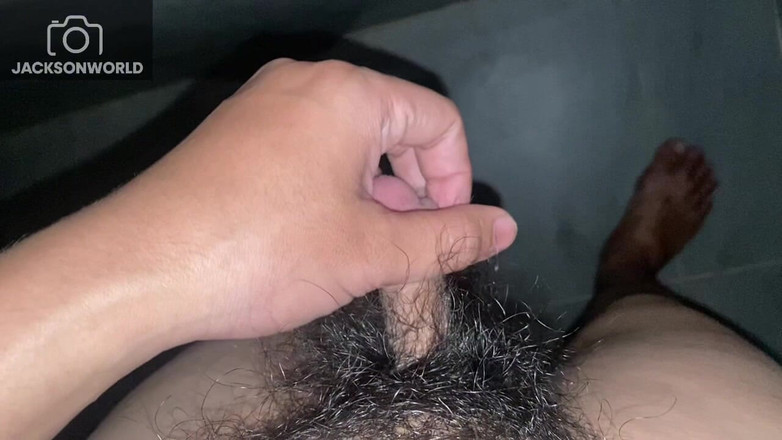 Jackson World: Cewek sange ini lagi asik ngocok kontol dengan perlahan!