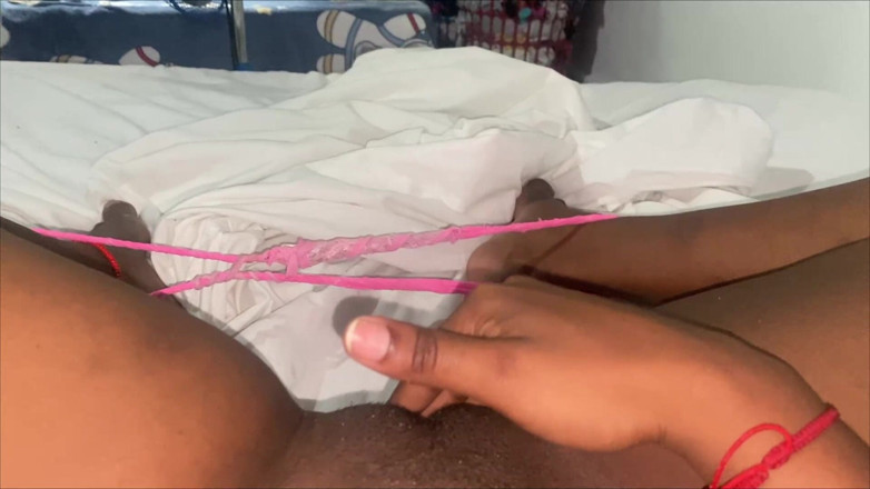 olivercastelistar: Zavírá dveře a hledá orgasmus