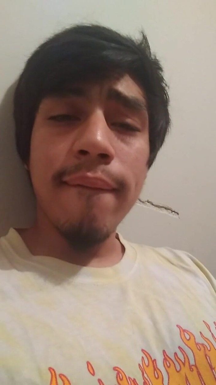 AlexAlejandro13: Sentuh aku di atas pakaianku