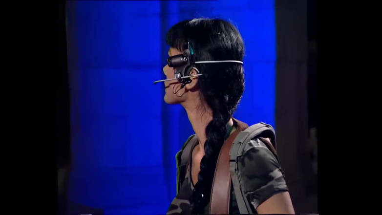 Cinema X: Venere Bianca geneukt in een kooi