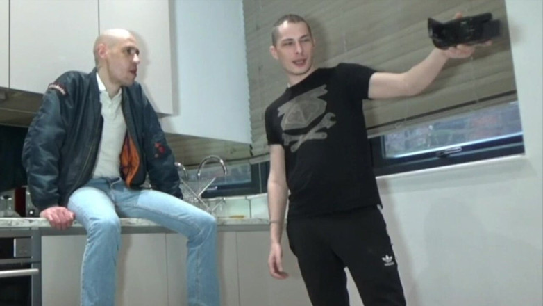 GAY USED RAW BY STRAIGHT BOY CURIOUS: Follado por un Sking en Londres