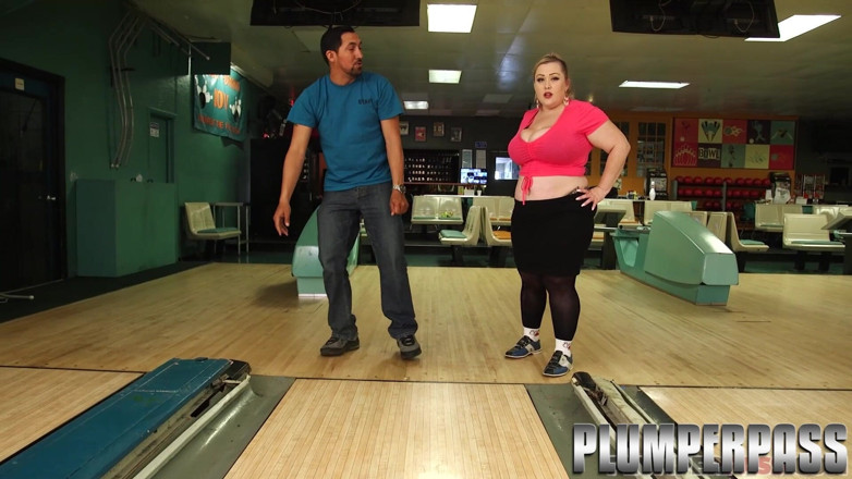 Plumper pass: Awek montel bunny bowls untuk batang besar
