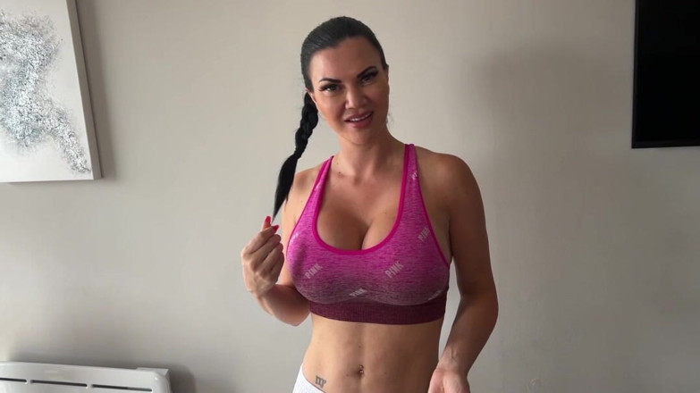 Jasmine Jae: MILF memancut mani
