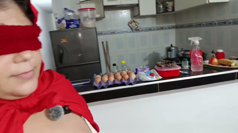 Adribella69: Speciální halloween. se sexy Baculatou Karkulkou s velkým zadkem ošukaná...