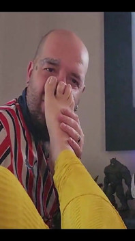 Mach meine muschi sauber, weil ein anderer mann seinen nutzlosen cuckold mit sperma füllte