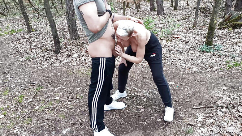 CoraBitch: Corabitch folla en el bosque en el Bornbruch para el...