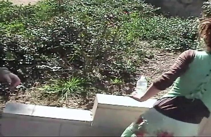 VOP Porno: Küken mit kleinen titten in outdoor-action zertrümmert
