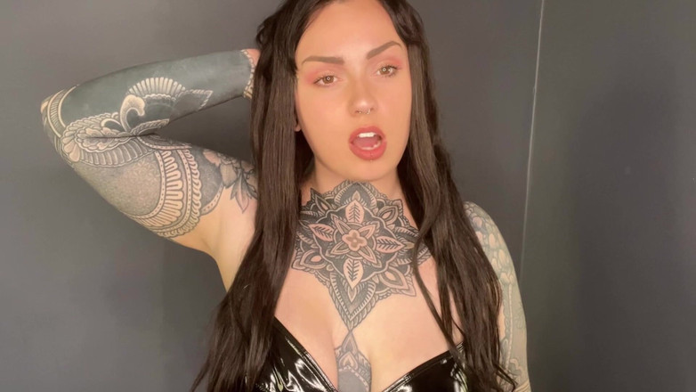 Miss Valentina: Accarezzala via