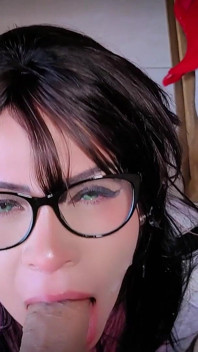 Goth Hottie Has Sloppy Oral Sex, Deep Throat, Cums in Her Mouth 3 Times.