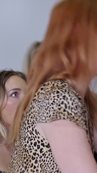 Gostosas descobrem o gloryhole