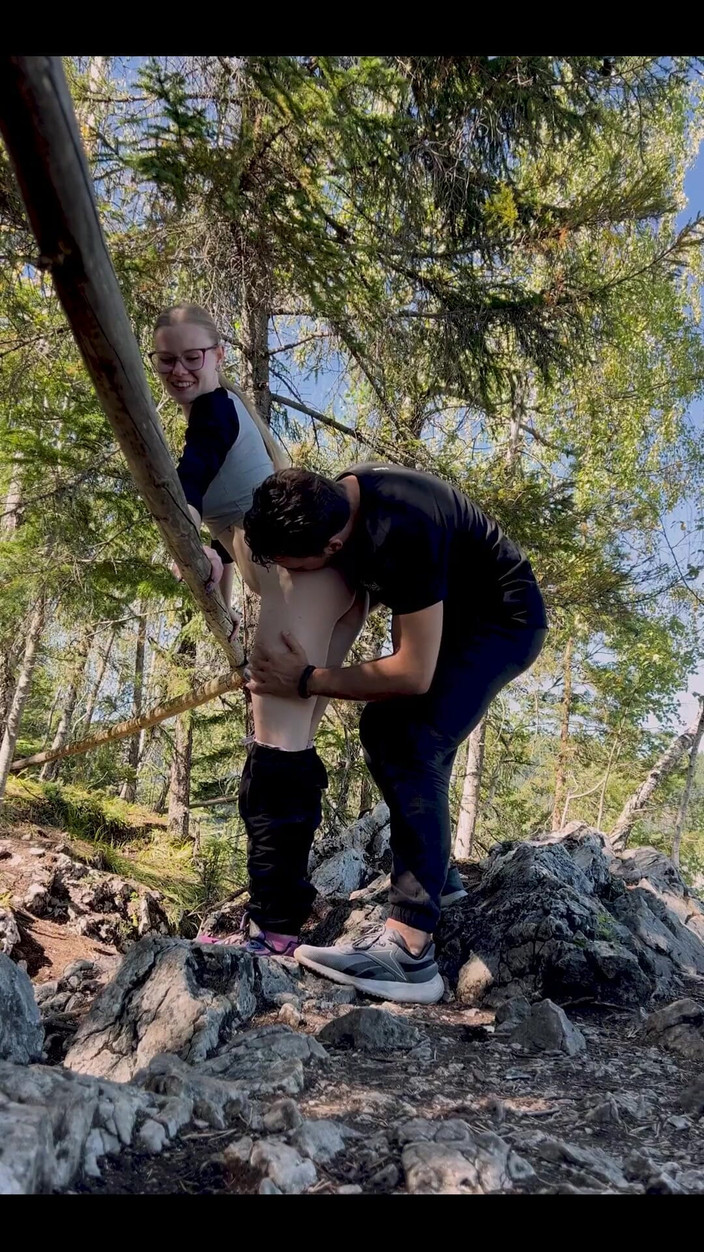 Luna and Sage: Rapidinha espontânea na montanha, casal público ao ar livre