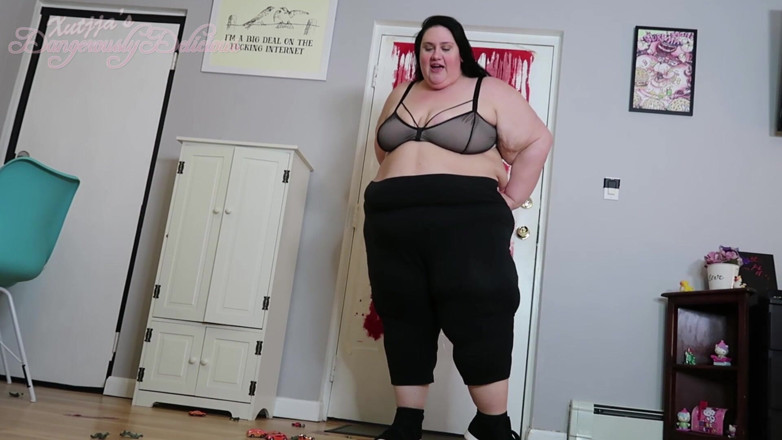 Xutjja: Giantess Crushes the Resistance