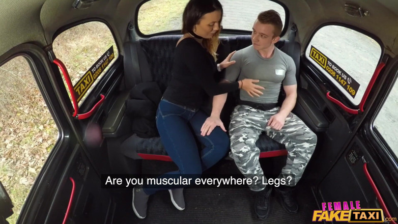 Female Fake Taxi: Ženský Fake Taxi - Hřebci Cock dělají z řidiče mrdku