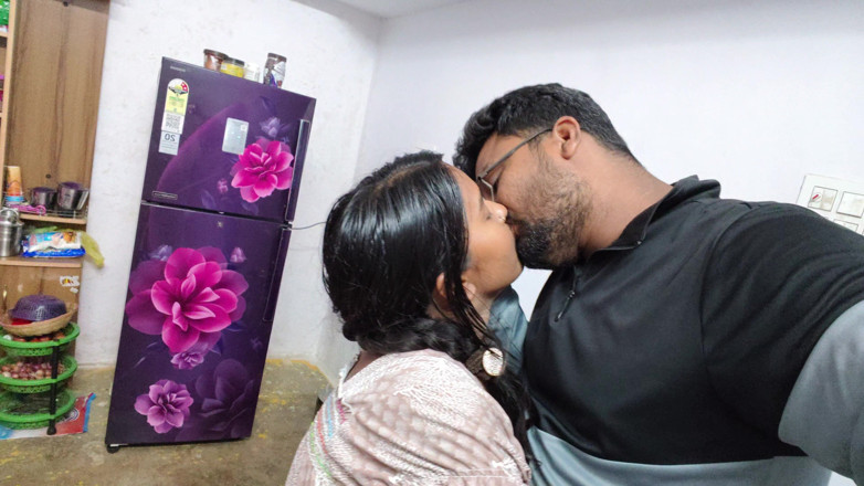 Premi pooja: Hot Devar and Bhabhi Romantic Hot Video - Desi Village Bhabhi...