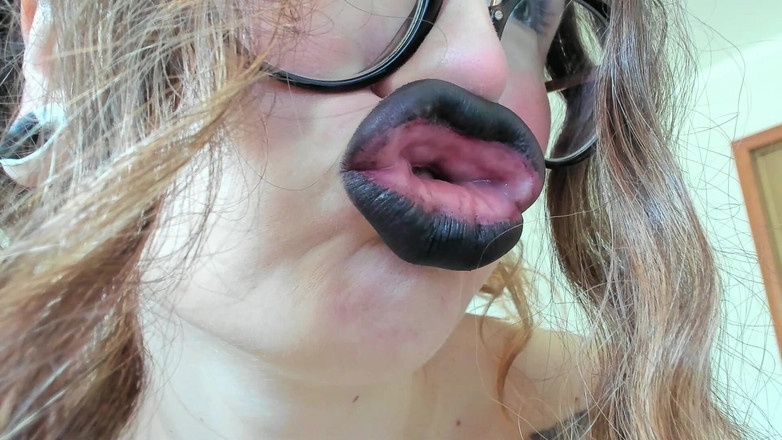 Rarible Diamond: Menghirup bibir untuk ayah tiri