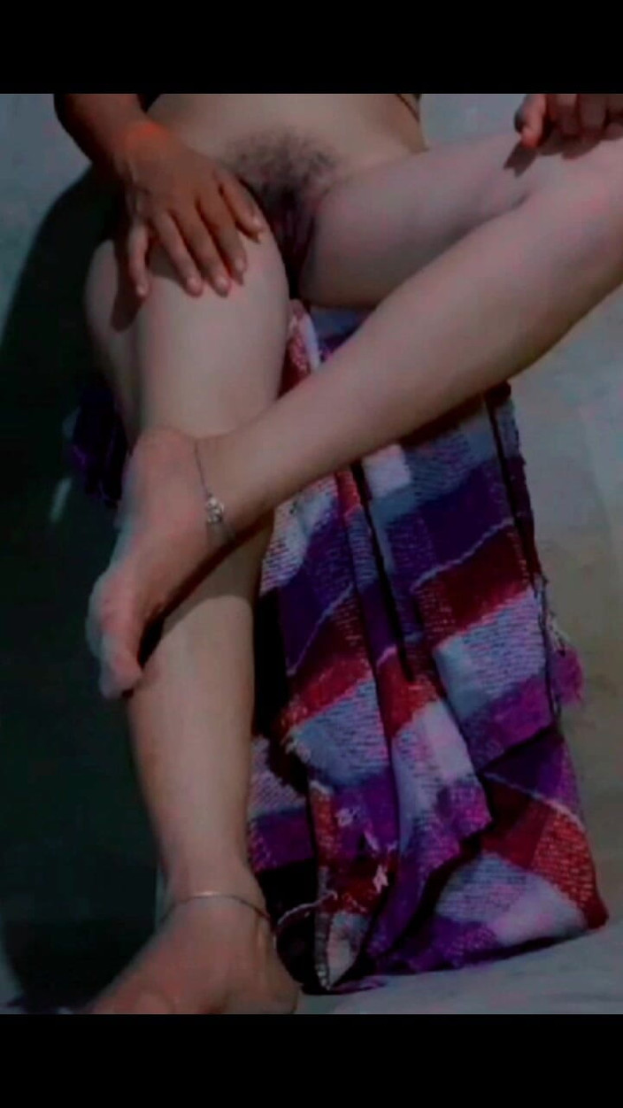 TricolorMusic3: हॉट सेक्सी सुंदर लड़की बहुत हॉट चूत दिखाती है