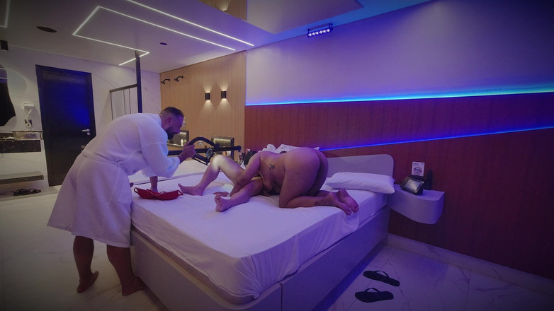 Casal Mattos: हॉट मंच के पीछे मैं चोदने लायक मम्मी की चूत और बड़ी चूत वीर्य से भरता हूं!