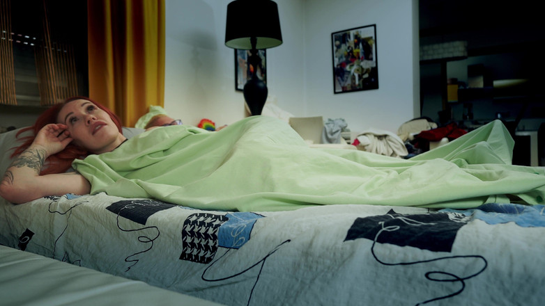 Toma Mur: S1 Ep1: Une Belle-mère Partage Son Lit Avec Son Beau-fils...