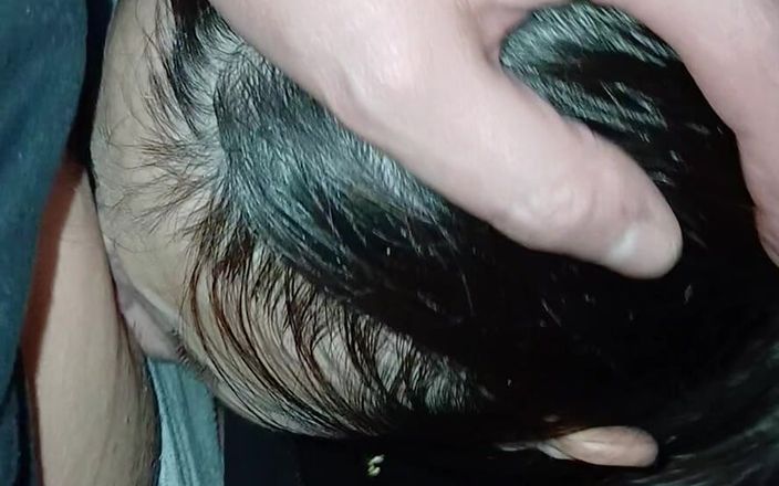 Lesbian-illusion: Przypinała mnie do drzewa w parku i chciwie zjadła moją...