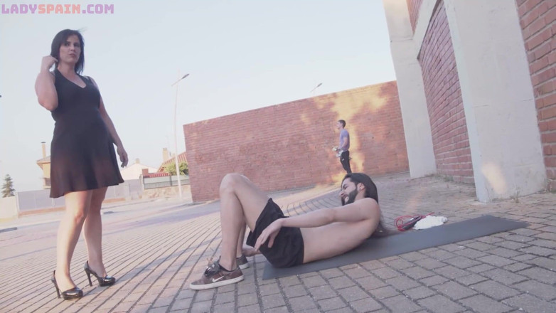 Lady Spain: Une femme mature pulpeuse a des orgasmes brutaux en faisant...