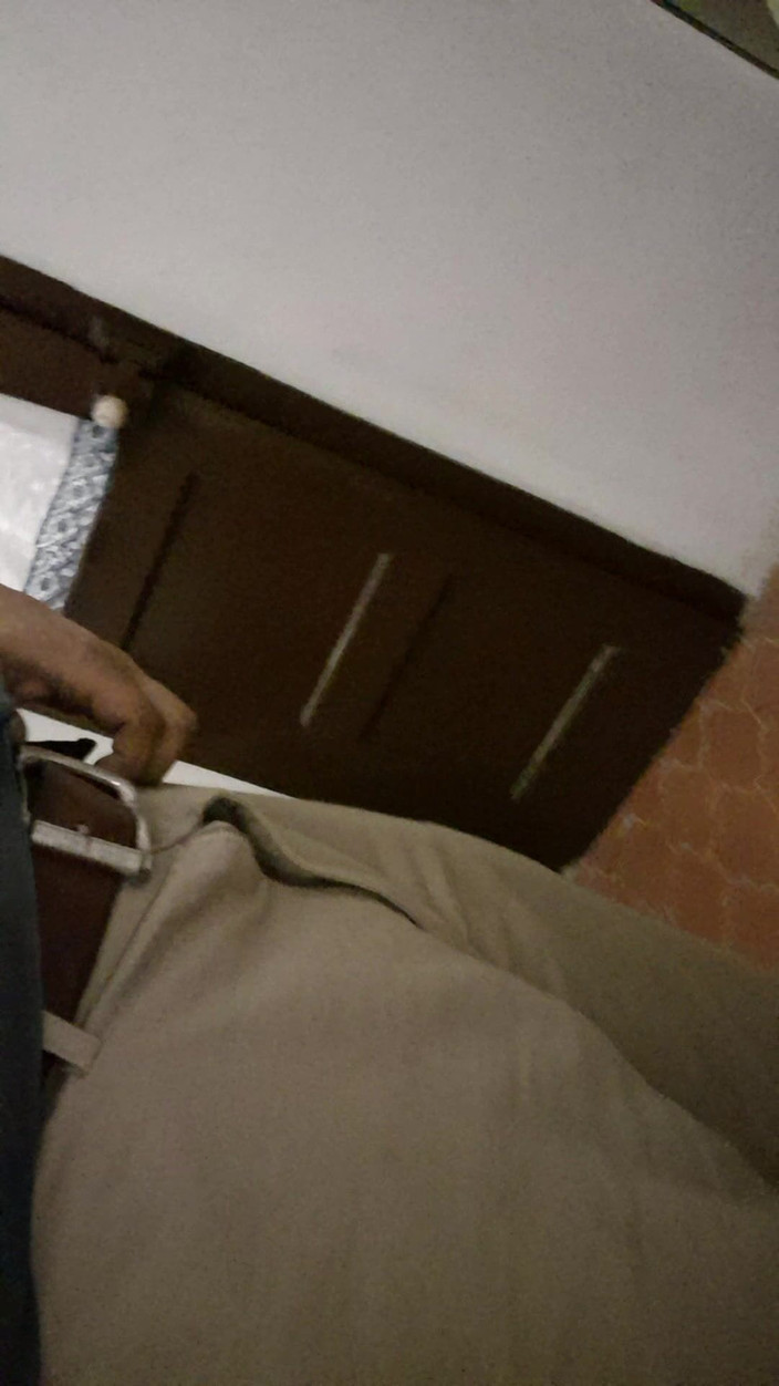 A large Portuguese dick: Soyunuyor