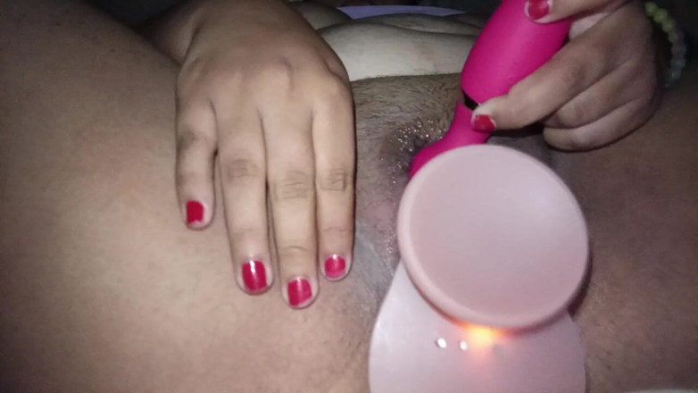 Stepmom_with_big_tits: 오르가즘에 뚫리고 싶어하는 욕심 많은 보지.