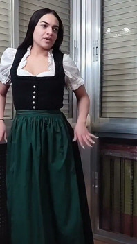 Баварська фантазія – латина в dirndl, мокрий і брудний прибирання будинку