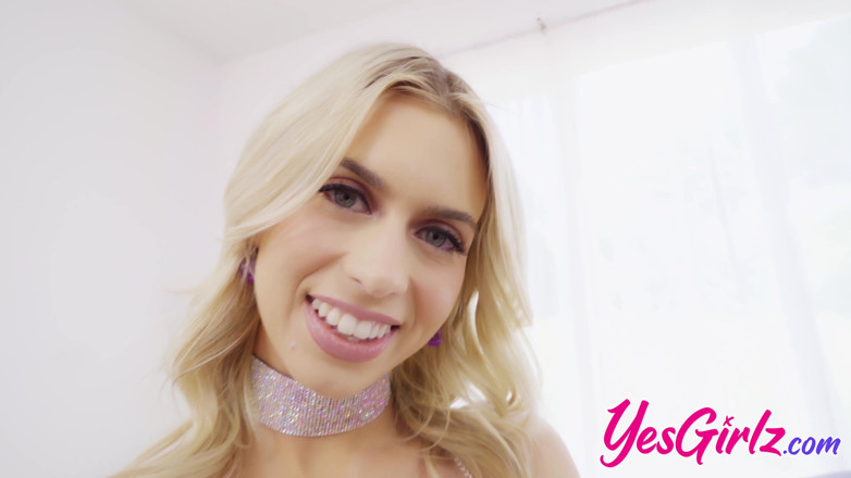 YesGirlz: Jill Kassidy Jerks with Her Feet