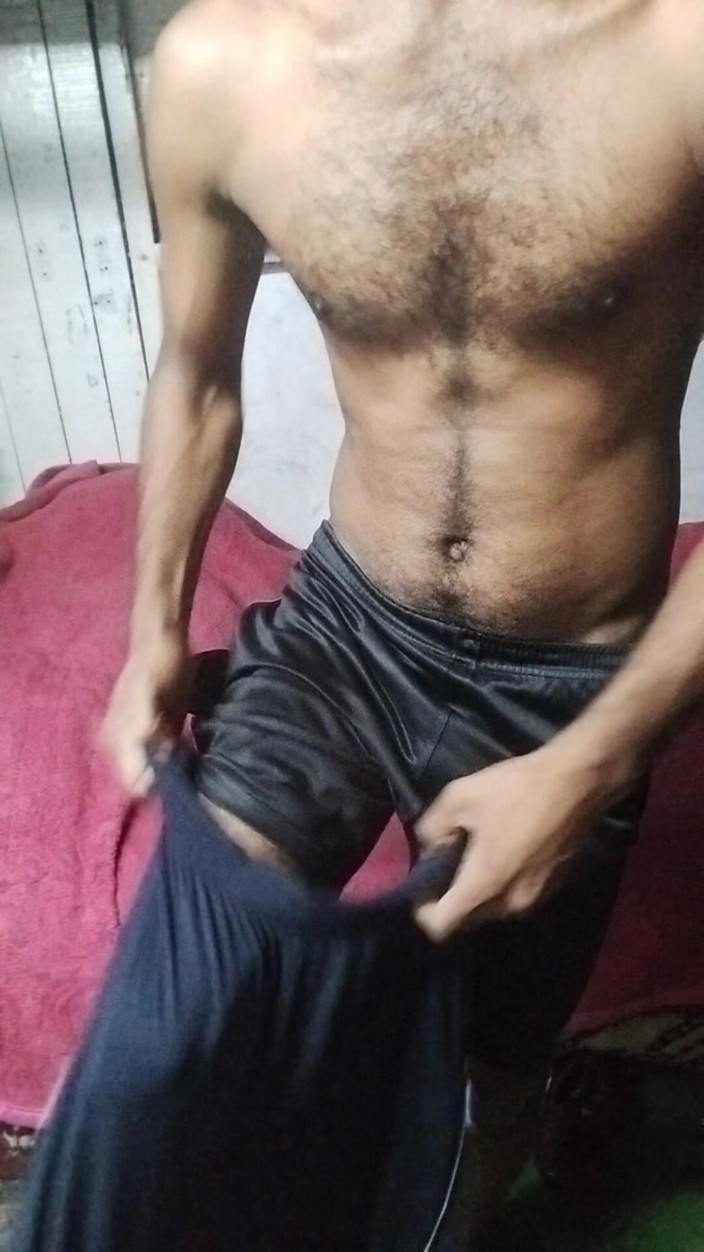Blackberry World: Transsexuală indiană Chenge Dress este acasă