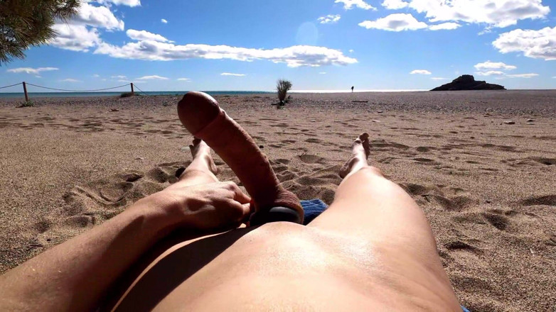 outdoor-fun: Melancap di luar di pantai awam