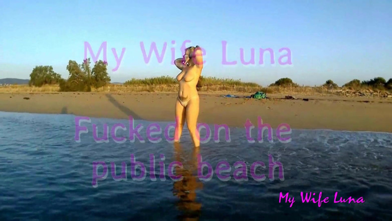 My Wife Luna: Geneukt op het strand
