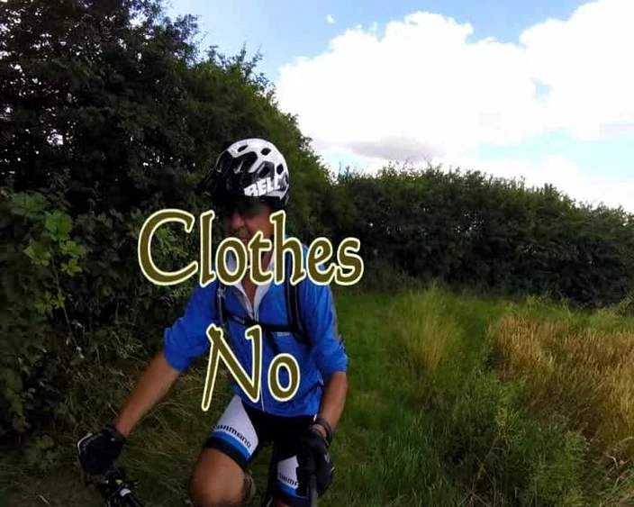 Andy: Одяг або без одягу