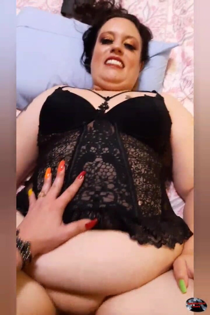 HollyCox: Holly fickt rauchen und kommen o lilli s fotze