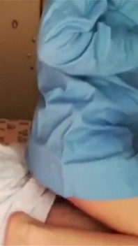 Depois da massagem com óleo, ela é fodida pelo cliente